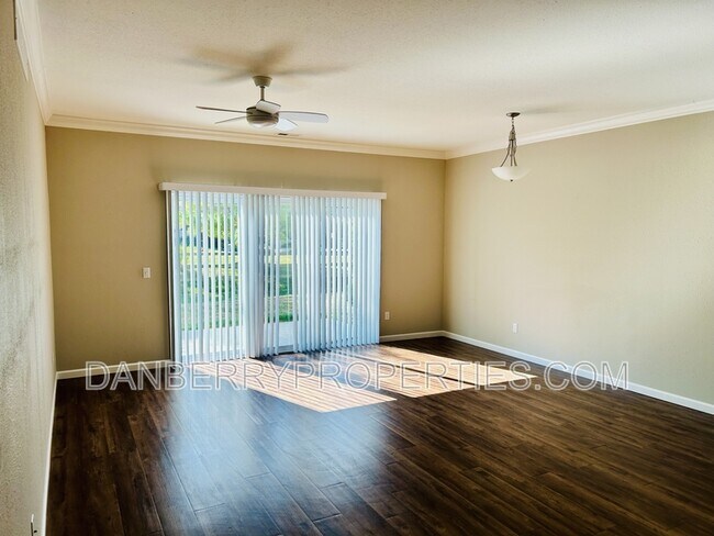Foto del edificio - 1477 River Park Ln