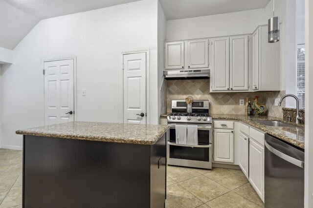 Building Photo - 18617 Hiddenbay Way