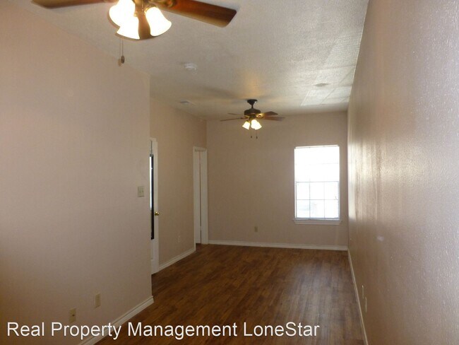 Foto del edificio - 1904 Robbins Pl