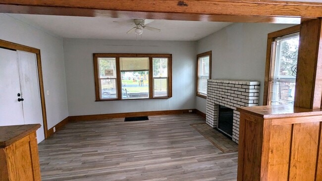 Building Photo - 174 E Isabella Ave