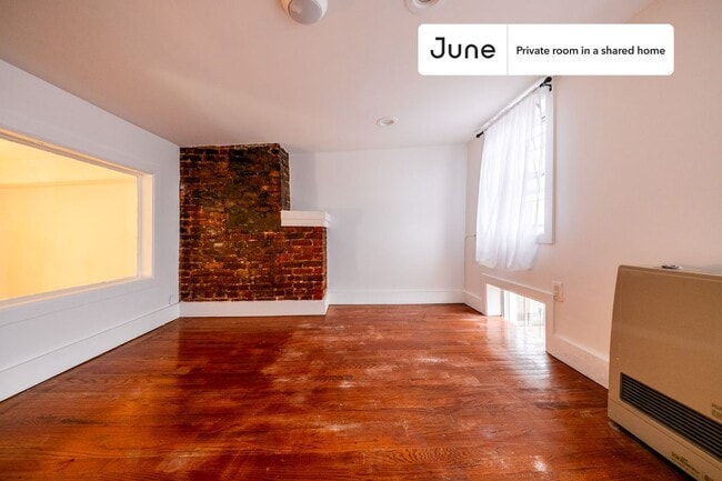 Foto del edificio - Room in Shared 3 bed/1 bath home