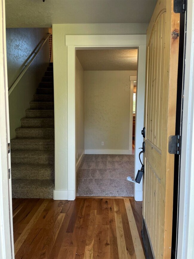 Foto del edificio - Beautiful and roomy 4bd 2.5ba home in Saddlebrook Subd. just off Star Rd.