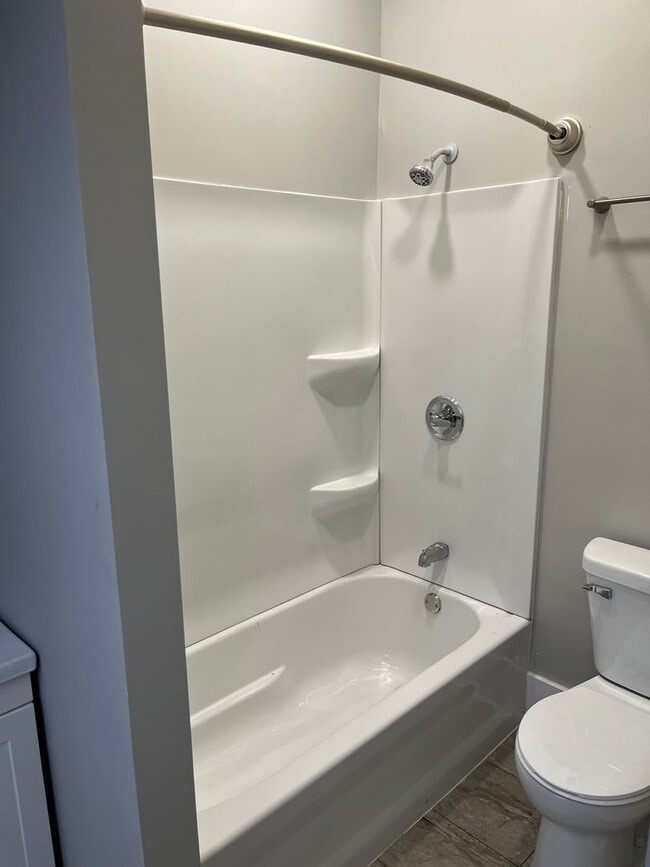 Building Photo - Beautifully Renovated 1 Bed 1 Bath
