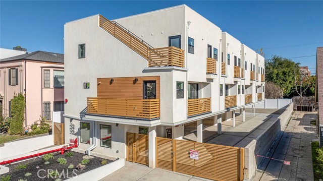 Foto principal - 1754 N Berendo St