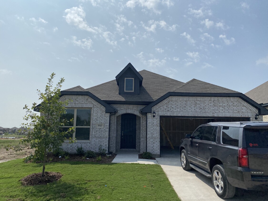 Foto principal - 5513 Mountain Island Dr