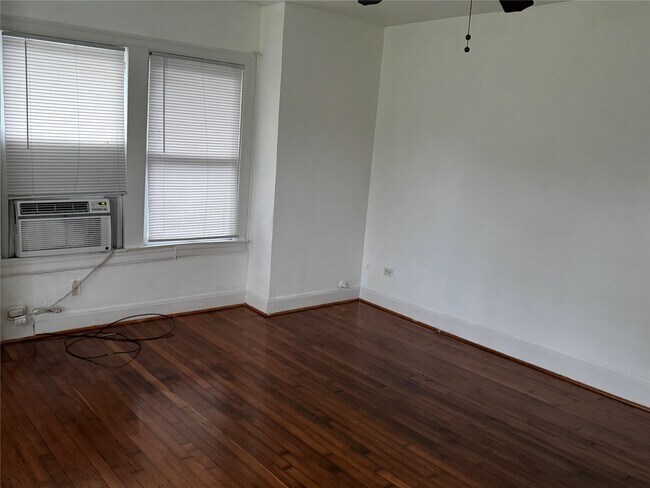 Foto del edificio - 1614 W Sidnor St