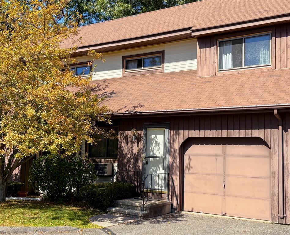 Primary Photo - 649 Middle Tpke E