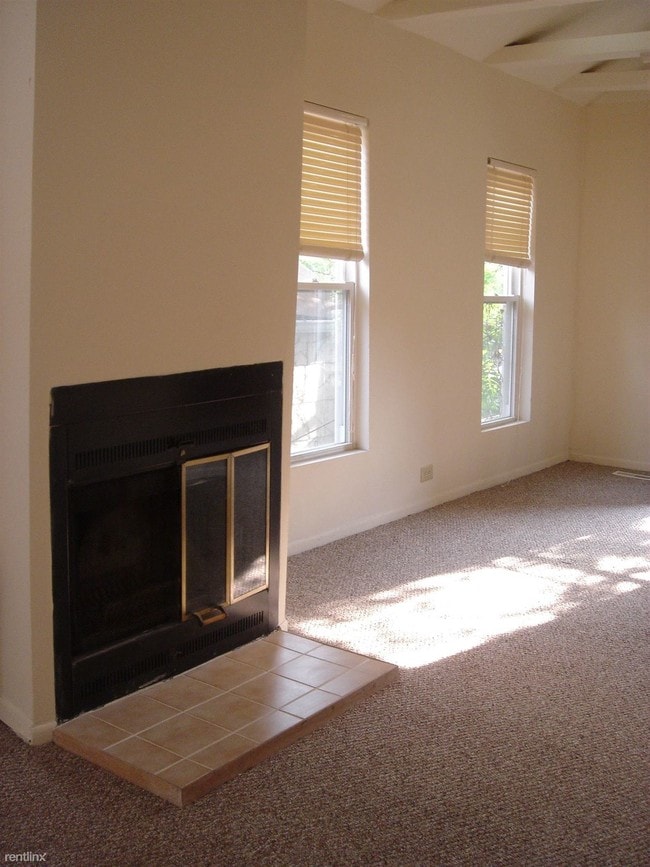 Building Photo - 2 br, 2 bath Apartment - 1500 N Wieland St