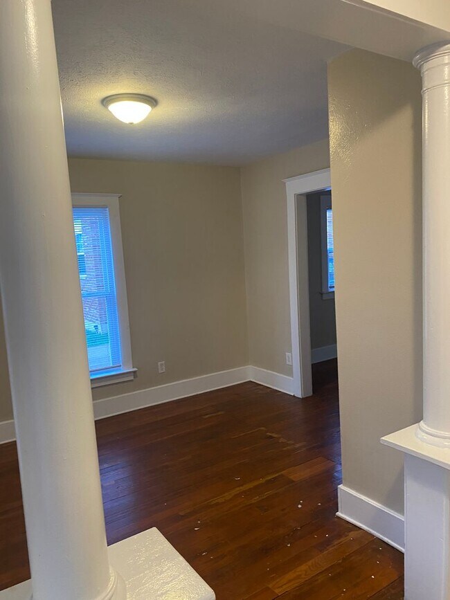 Building Photo - Beautiful new exterior on classic Harters Heights 4 bedroom (3 full baths) blocks from ND.