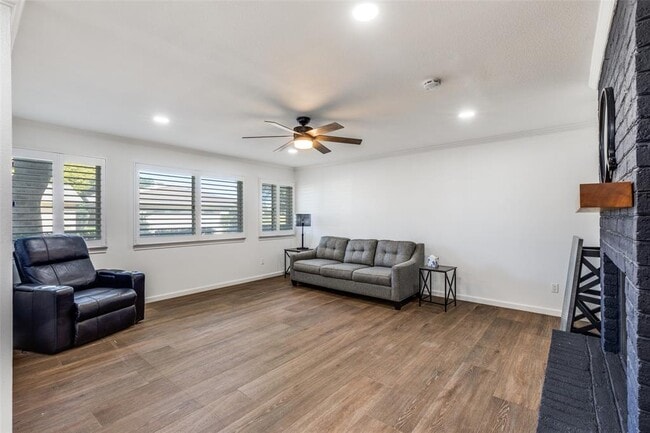 Foto del edificio - 11127 Pinehurst Dr #C C