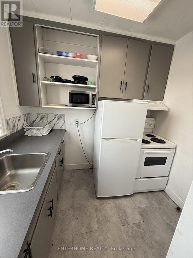 Building Photo - 51 Queen St E