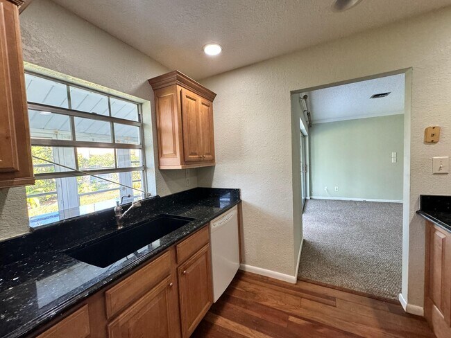 Building Photo - 5840 Summerfield Ct