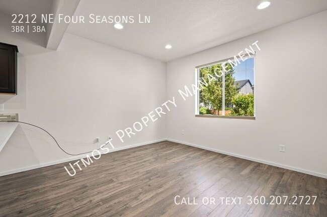 Building Photo - 2212 NE 4 Seasons Ln