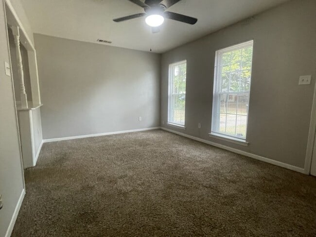Building Photo - Southaven 4 bedrooms!