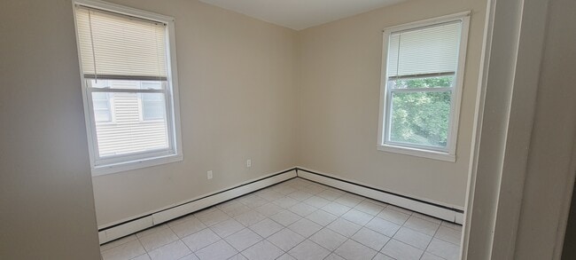 Building Photo - 35 Vandewater St