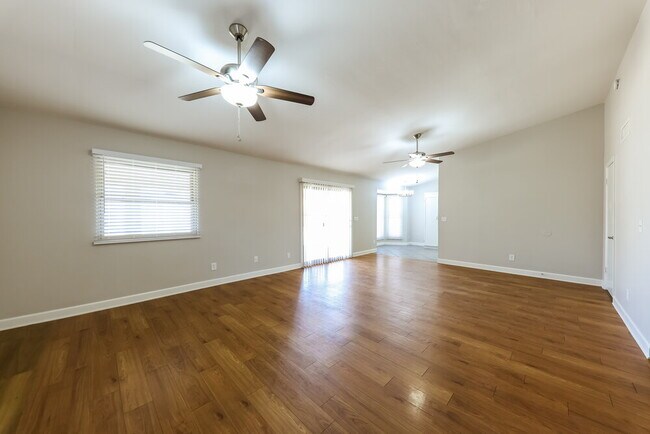 Foto del edificio - 7008 W Canterbury Dr