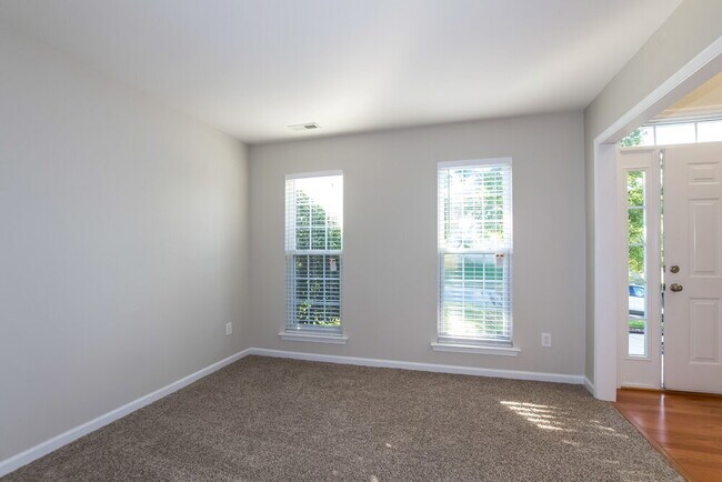 Foto del edificio - 8921 Cameron Spring Rd