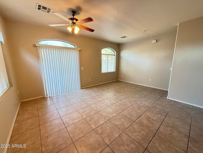 Building Photo - 2150 E Bell Rd