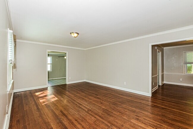 Foto del edificio - 1172 Oak Ridge Dr