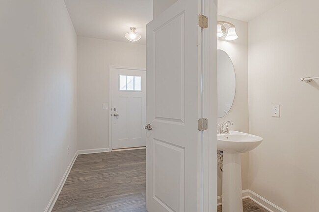 Building Photo - 3 Bedroom 2.5 Bathroom End Unit at Brookwo...