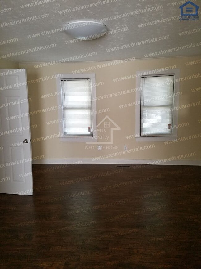 Building Photo - 2420 Chicago Ave