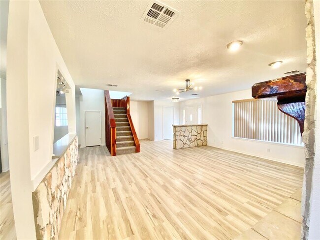 Building Photo - 114 Hollaway St