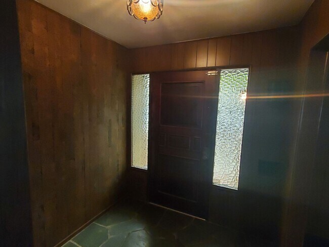 Building Photo - Newly Updated 3 Bedroom 2 Bathroom in Albany!