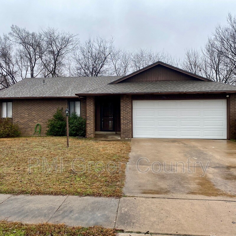 Foto principal - 4319 S Elm St