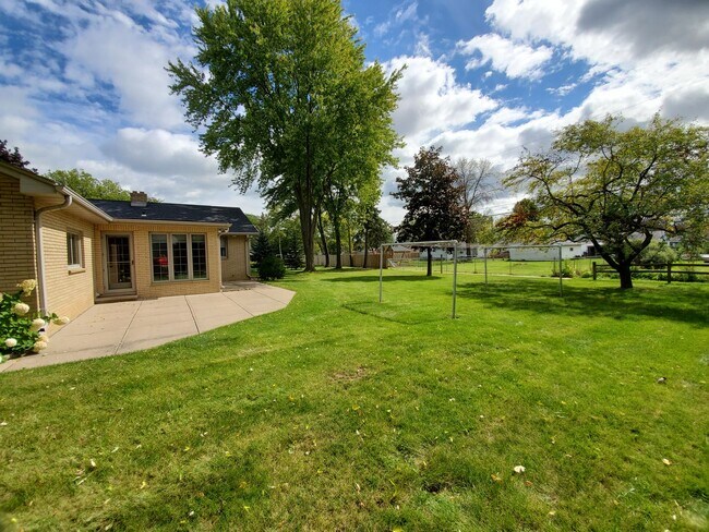 Foto del edificio - 115 Plummer Ct