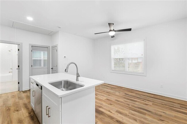 Foto del edificio - 128 Hilltop Dr SW