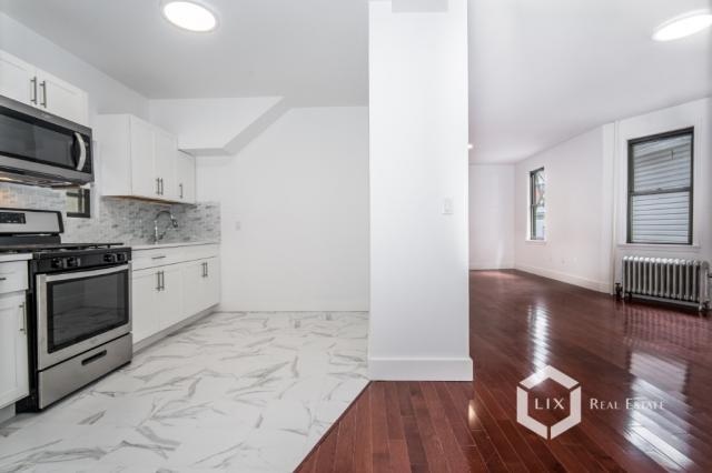 Foto principal - 4 bedroom in BROOKLYN NY 11218