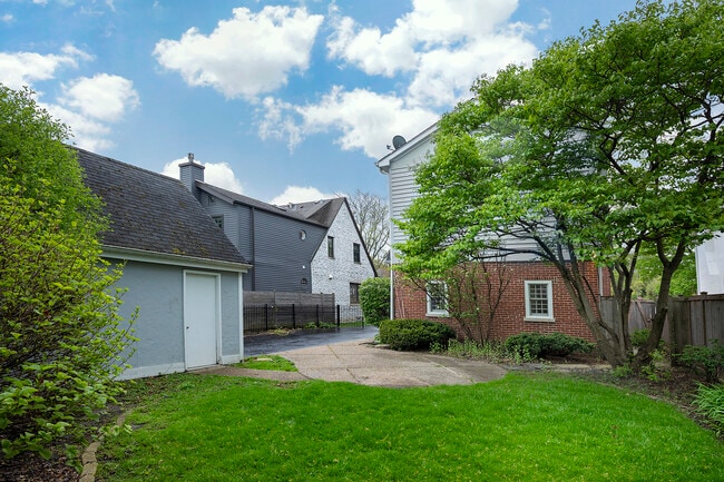 Building Photo - 651 Brier St