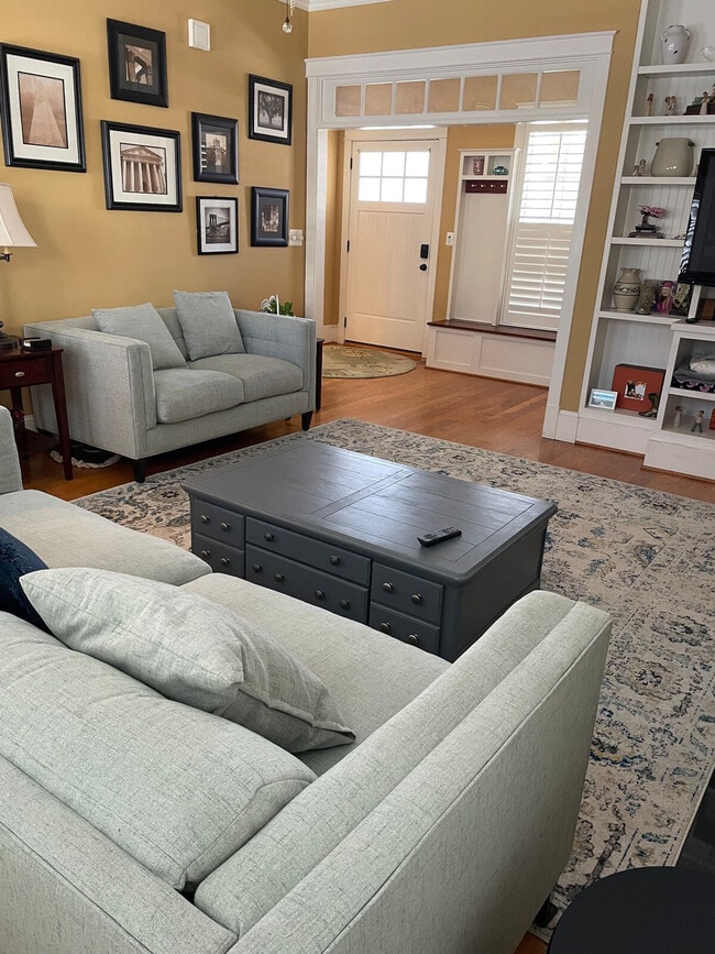 Building Photo - 642 21st St S