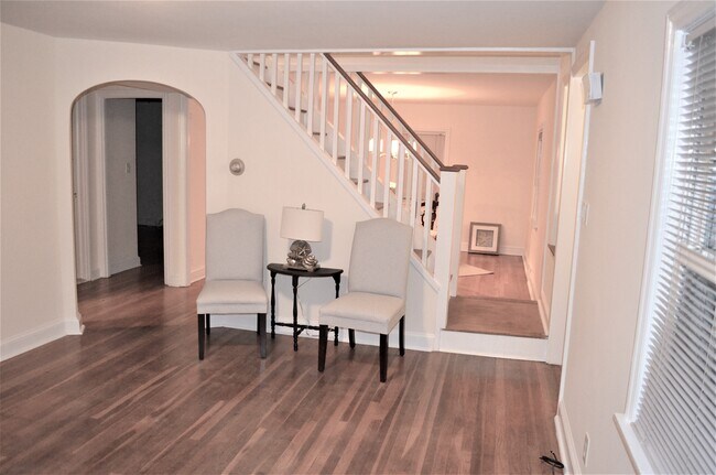 Foto del edificio - 142 Eastlawn St