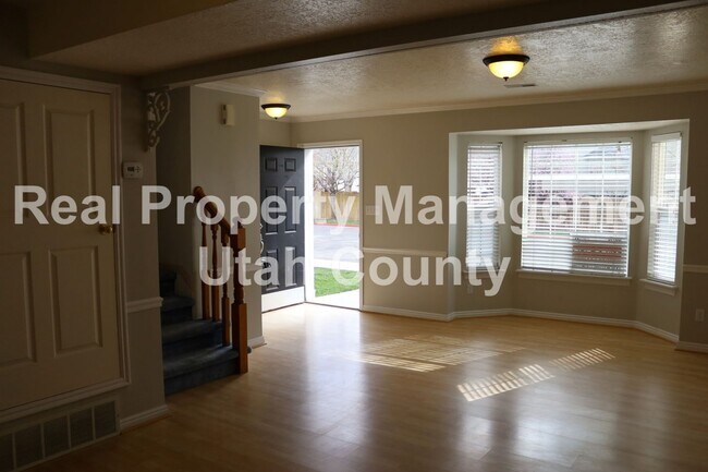 Foto del edificio - Short term Lease! Pet Friendly Townhome