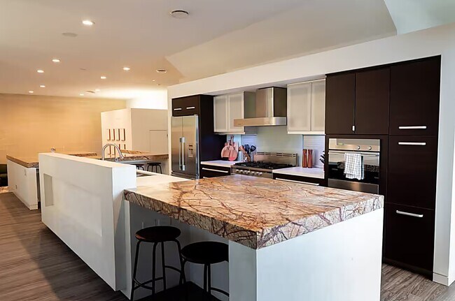 Foto del edificio - 4904 S Shepherd Dr