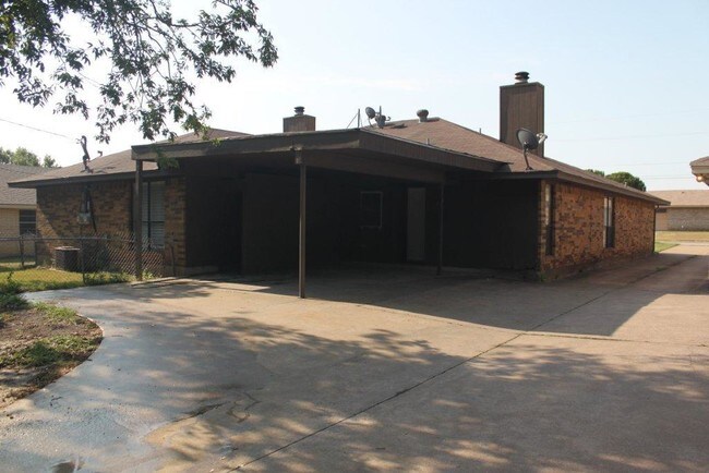 Building Photo - 143 Wildwood Dr