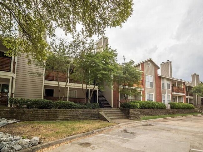 Foto del edificio - 7825 McCallum Blvd