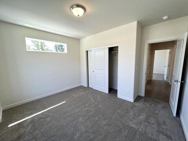 Building Photo - 1658 Dragon Tail Pl
