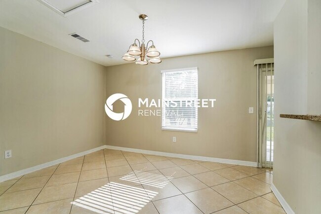 Foto del edificio - 3 Bedroom Pet-Friendly Home in Fort Myers, FL with Main Street Renewal