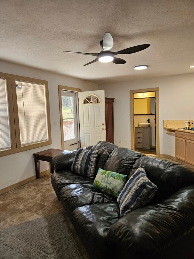 Foto del edificio - 1446 Old Ballpark Rd