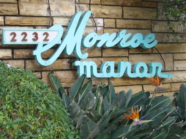 Foto del edificio - 2232 N Beachwood Dr