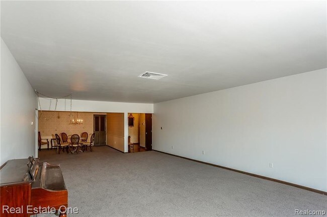 Building Photo - 25530 Southfield Rd