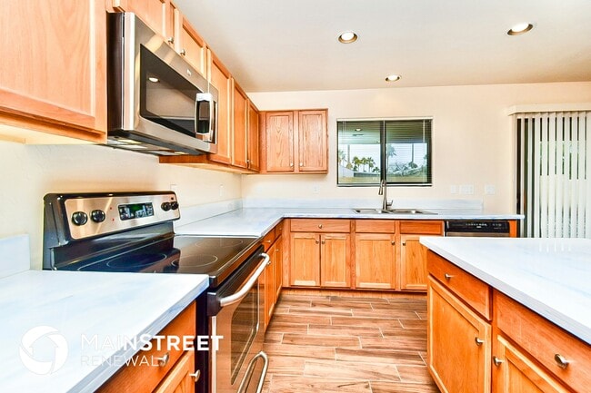 Building Photo - 1648 W Osasuna Dr