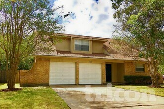 Building Photo - 15647 Meadow Village Dr