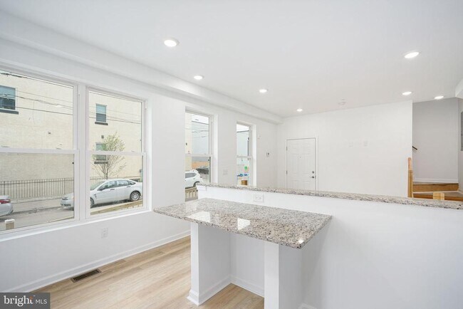 Foto del edificio - 2352 W Thompson St