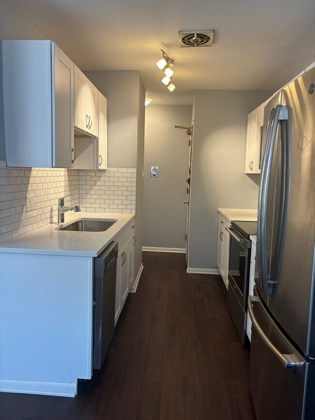 Foto del edificio - 5920 N Kenmore Ave