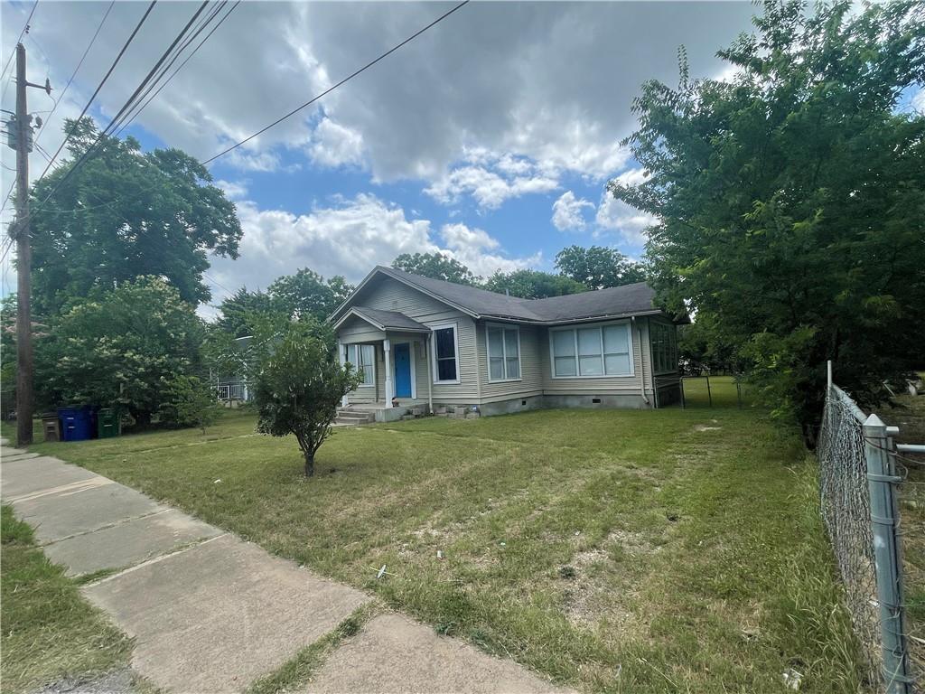 Primary Photo - 1129 Saucedo St