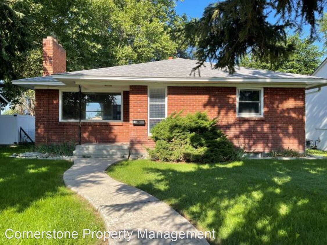 Primary Photo - 4 br, 2 bath House - 511 S. Locust St.