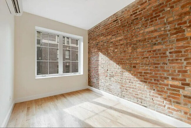 Foto del edificio - 341 West 48th Street